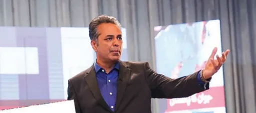 Speaker addressing students during a session